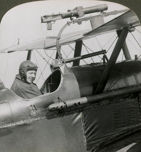 Sopwith Scout, üst kanadına monte edilmiş fotoğraf tabancalı, Birinci Dünya Savaşı, 1914-1918. by Realistic Travels Publishers