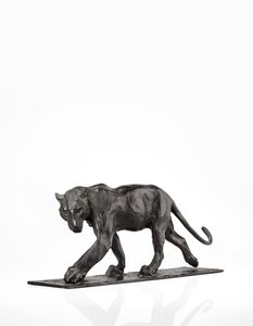 Panter yürüyüşü, arka bacağı kaldırılmış, c.1904 (patine bronz) by Rembrandt Bugatti