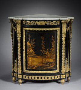 Köşe Dolabı, c.1765-1770 (abanoz kaplama, Japon cilası, yaldızlı bronz yuvalar) by Rene Dubois