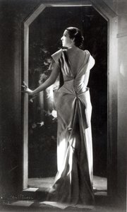 Madeleine Vionnet (1876-1975) tarafından tasarlanan elbise