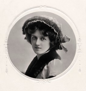 Nina Sevening, İngiliz aktris, 20. yüzyılın başlarında.