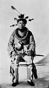 Tam elbiseli bir Algonquin, 1912