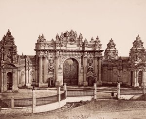 Dolmabahçe Sarayı İmparatorluk Kapısı by Robertson and Beato