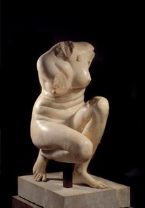 Afrodit çömelme. MS 2. yüzyıldan kalma mermer heykel. Güneş. 0,71 m Paris, Musee du Louvre. by Roman