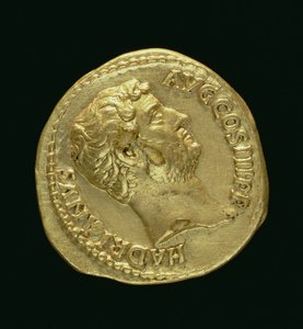 Hadrian'ın (MS 117-MS 138) Aureus (ön yüz) başı açıktı. (altın) Yazıt: HADRIANVS AVGUSTVS (tersi için bkz. 119153)