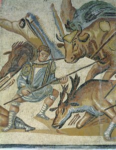 Gladyatörler ve Hayvanlar arasındaki savaş, bir boğayı mızraklayan bir gladyatörün detayı, MS 320 (mozaik) by Roman
