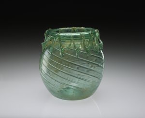 Fonksiyonel ve Dekoratif Sürgülü Üflemeli Cam Kavanoz, AD 301-400 (üfleme cam) by Roman