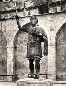 Muhtemelen İmparator I. Valentinianus