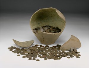 Complete local Roman Imperial coin hoard with jar, the Chalgrove II Hoard, from Chalgrove, Oxfordshire (ceramic und metal)