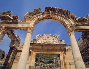 Hadrian Tapınağı