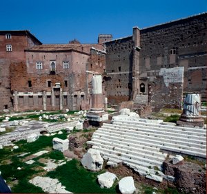 İmparatorluk Forumu (Augustus forumu): Avenger Mars (Marte Ultore) tapınağının görünümü. 2 M.Ö. Roma by Roman