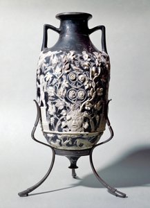 Dionysos sahnesini gösteren mavi vazo denilen küçük amfora by Roman