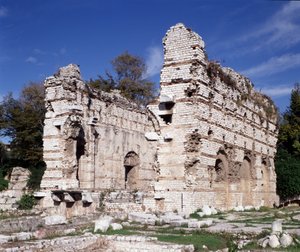 Deniz Alpleri: Nice cimiez arenesinde 3. yüzyıla ait Roma Hamamı kalıntıları. by Roman