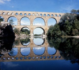 Pont du Gard. 1. yüzyılın 2. yarısından kalma Roma su kemeri. by Roman
