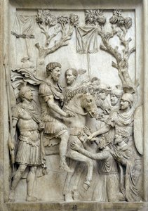 Roma İmparatoru Marcus Aurelius mağlup düşmanları affediyor, c.176-180 (Mermer kabartma) by Roman