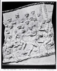 Yaralıları Tedavi Eden Roman Askerler, Trajan Sütunu
