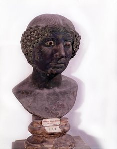 Antik Roma: Pompei'den Romalı bayanın büstü (MS 1. yüzyıl). by Roman