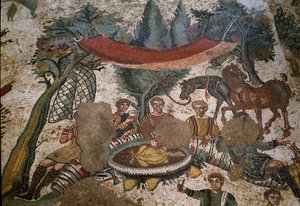 Roma sanatı: mozaiğin detayı “” Küçük av kısmı”” Avcılar bir ormanda dinlenir ve öğle yemeği yer. 315-350 AD. Piazza Armerina, Villa Romana del Casale by Roman