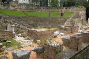 Roma sanatı: Roma tiyatrosunun görünümü (MÖ 1.), Trieste İtalya (fotoğraf) by Roman
