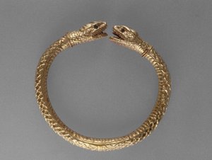 Yılan Bileklik, AD 1-100 (yeşil cam gözlü altın) by Roman