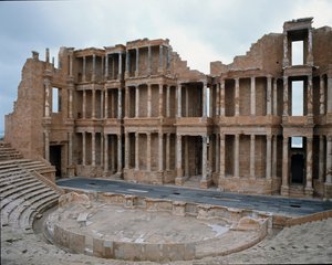 Roma tiyatrosunun sahnesi, 2.-3. yüzyıl by Roman
