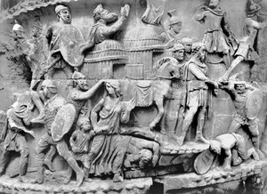 İmparatorun yağmalanırken bir köye gelmesi, Marcus Aurelius'un sütunundan detay, MS 180-196 (mermer) (s/b fotoğraf) by Roman