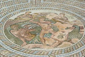 Theseus ve Minotaur, Theseus Evi, Baf, Kıbrıs (mozaik) by Roman
