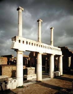 Forumun portikosunun görünümü by Roman