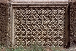 Oyma bezemeli mimari parça, Yüksek İmparatorluk Dönemi (MÖ 27-395) by Roman Imperial Period