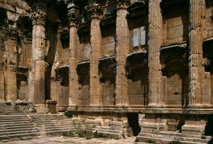 Bacchus Tapınağı, detay, Yüksek İmparatorluk Dönemi (MÖ 27-395) by Roman Imperial Period