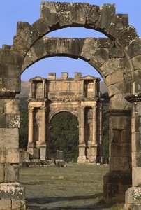 İmparator Caracalla onuruna inşa edilen zafer takı, Yüksek İmparatorluk Dönemi (MÖ 27-395) by Roman Imperial Period