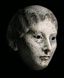 MS 2. veya 3. yüzyıla ait bir kadın başı modeli (alçı) (ayrıca bkz. 270971, 270973-974) by Roman Period Egyptian