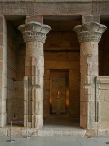 Dendur Tapınağı, yaklaşık MÖ 10 (eolian kumtaşı) by Roman Period Egyptian