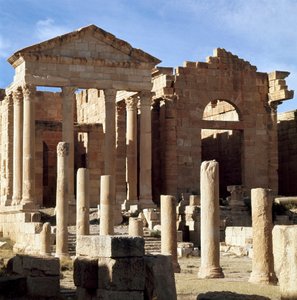 Capitoline Tepesi by Roman Roman