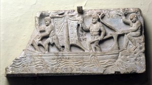 Thecla adlı bir geminin sembolik temsili ile bir lahit kapağı: Saint Paul dümeni tutar ve yelkeni hareket ettirir. by Roman Roman
