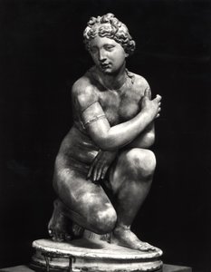 Çömelmiş Venüs, MÖ 3. yüzyıla ait bir Yunan orijinalinin (mermer) kopyası (s/b fotoğraf) by Roman Roman