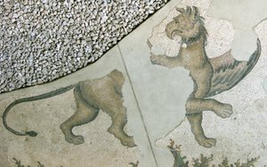 Aslan Griffon'u betimleyen mozaik, Arasta Çarşısı, Sultan Ahmet Camii, İstanbul. by Roman Roman