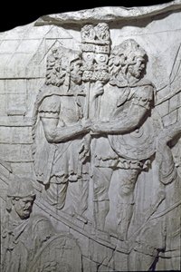 Roma Sanatı: “” Roma kartalı (Aquiliferes) taşıyan savaşçılar”” İmparator Trajan (53-117) döneminde Roma
