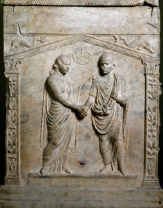 Roma sanatı: cenaze sunağı bir düğün sahnesini süslüyor (Junctio dextrarum). Düşük kabartma. Roma, Museo Nazionale Romano by Roman Roman