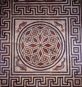Roma sanatı: yunusların mozaik dekoru. Nimes, arkeoloji müzesi. by Roman Roman