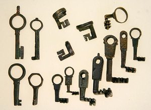 Tuş Seçimi (bronz) by Roman Roman