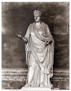 Vestal Bakire veya Romulus Rahibesi Heykeli (mermer) (s/b fotoğraf) by Roman Roman