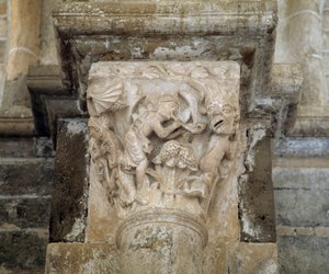 Bir müzisyen ve şehvet düşkünlüğünü simgeleyen bir iblis (oyulmuş sermaye) by Romanesque