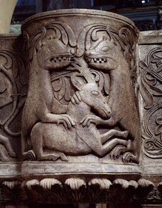 Dövüşen hayvanlar, kürsüdeki ambo detayı, kabartma by Romanesque