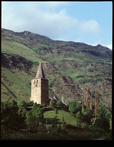 Kilisenin çan kulesi by Romanesque