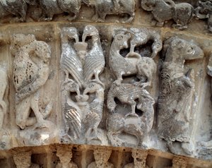 Güney portalının heykellerinden detay by Romanesque