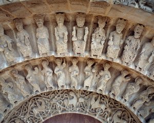 Güney portalının heykellerinden detay by Romanesque