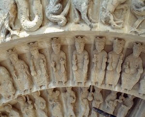 Güney portalının heykellerinden detay by Romanesque