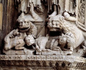 Canavarlar. Bir sütunun oyulmuş desteği by Romanesque