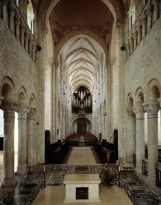 Romanesk sanat: 11. ve 13. yüzyıllar arasında inşa edilen Saint Benoit sur Loire (Loiret) Bazilikası